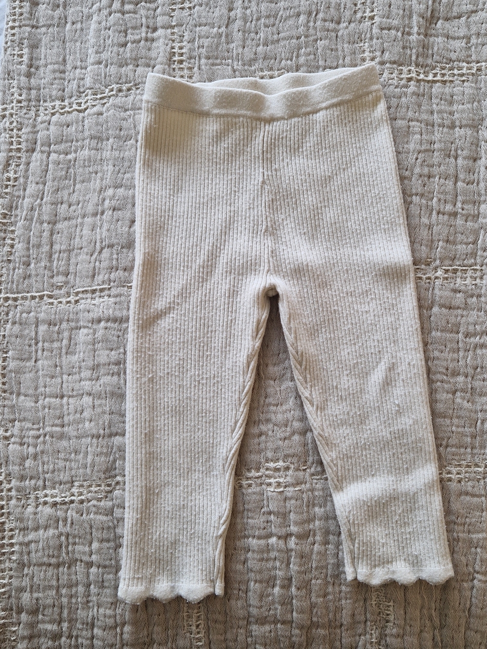 Rylee + Cru Cream Ribbed Scallop Hem Leggings